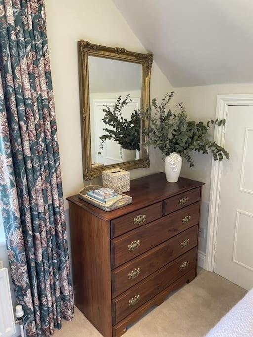 Holly Cottage, 2, Northbrook Park, Farnham-Up To 6 Adults Luaran gambar